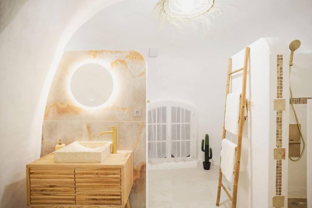 Le Temple D'Aphrodite, Appartement Avec Spa Vienne  Eksteriør billede